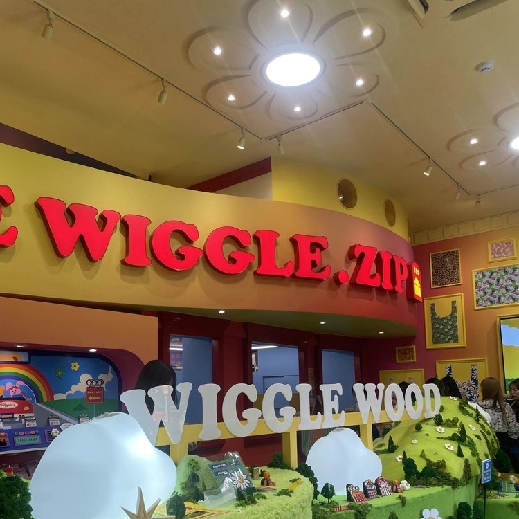 WIGGLE WIGGLE ZIP
